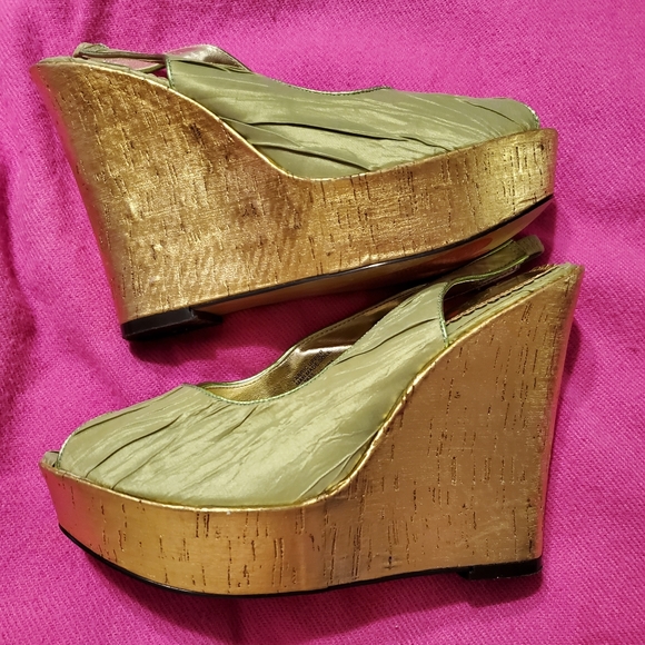 Lime Green wedge sandals - Picture 6 of 6